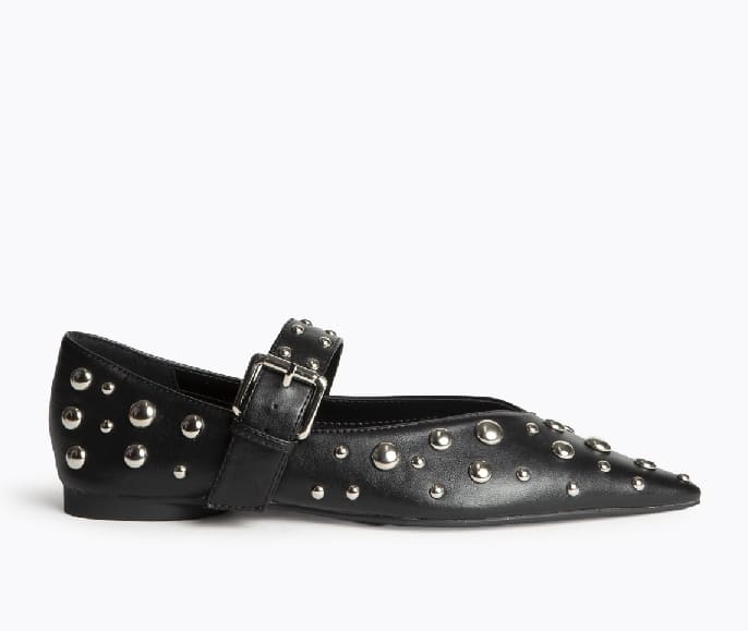 Bailarina color negro con tachuelas