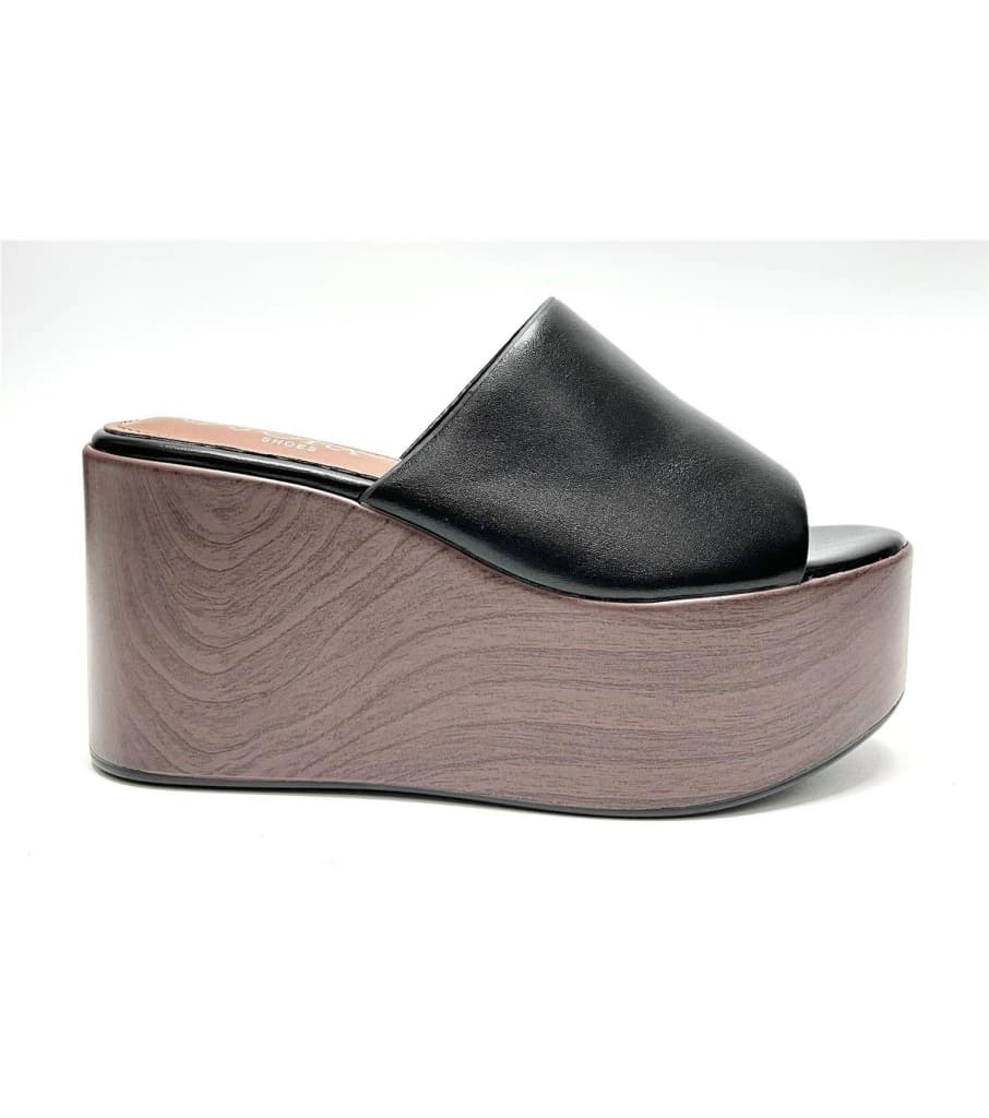 Zueco plataforma negro ideal para el verano